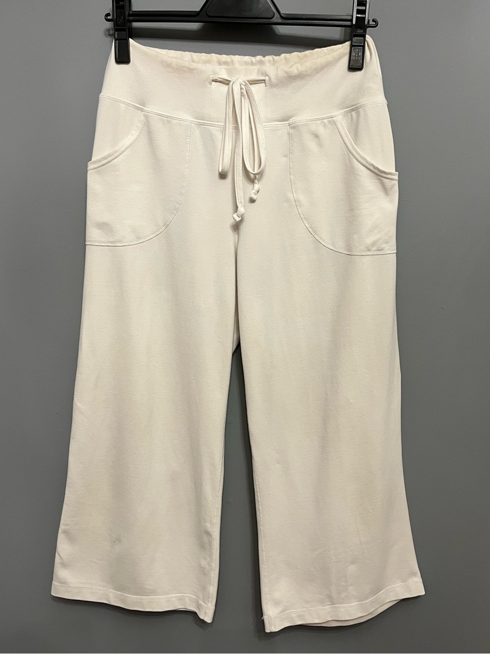 Lululemon White Wide Leg Drawstring Cropped Pants, size 8